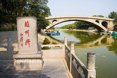 国产成人影视：成人影视行业变革，市场潜力与社会责任共存-2