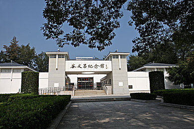 荧被史莱姆缠绕肚子变大：史莱姆奇遇记：荧的肚子变大之谜，神奇体验见证友谊升华-1